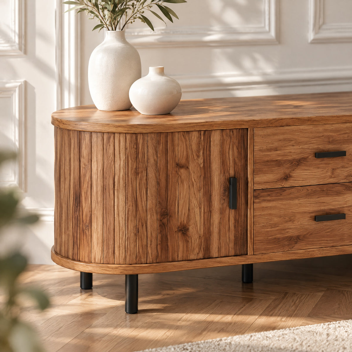 Meuble TV arrondi chêne rustique cannelé 150 cm, gros plan