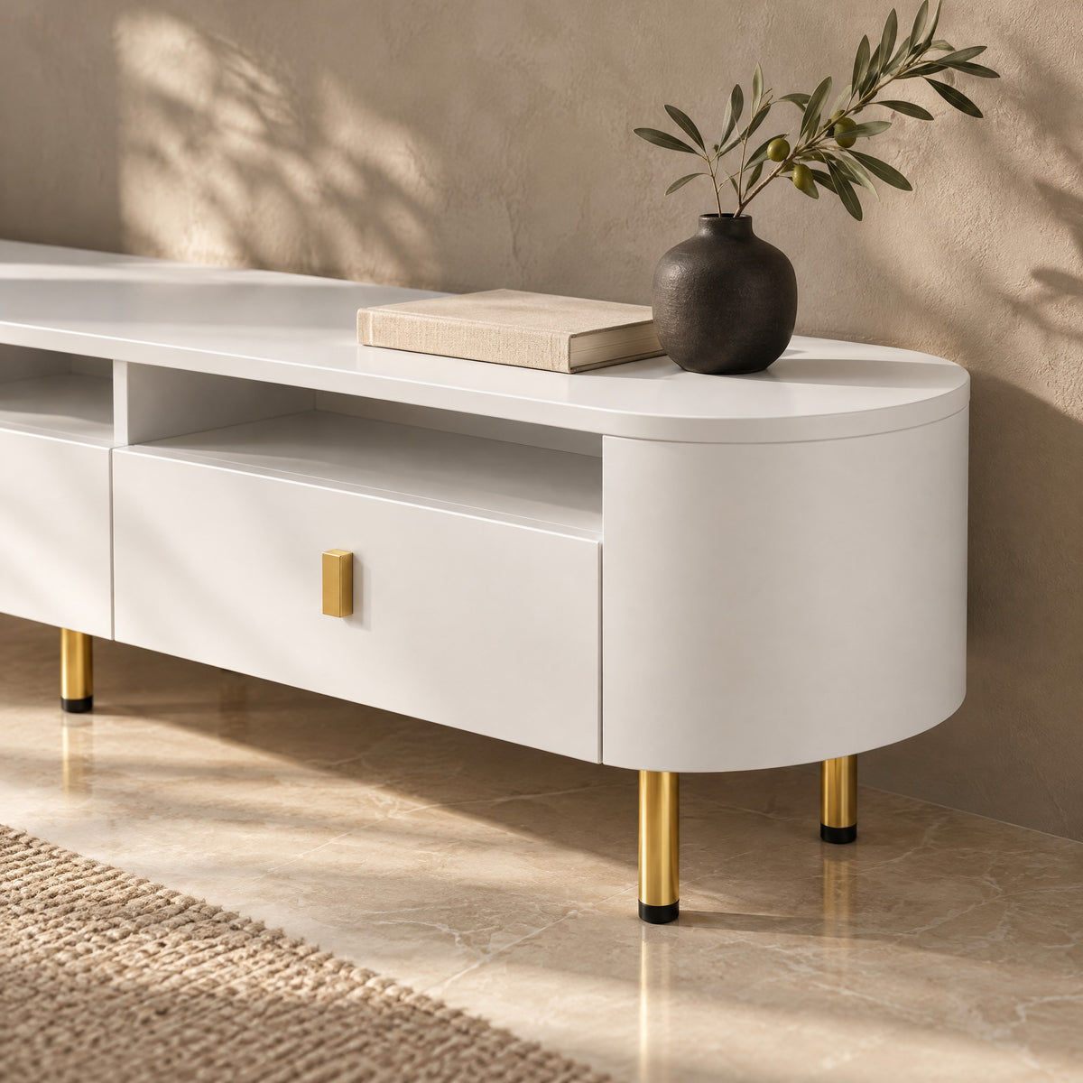 Meuble TV blanc arrondi 3 tiroirs pieds dorés 174 cm, gros plan