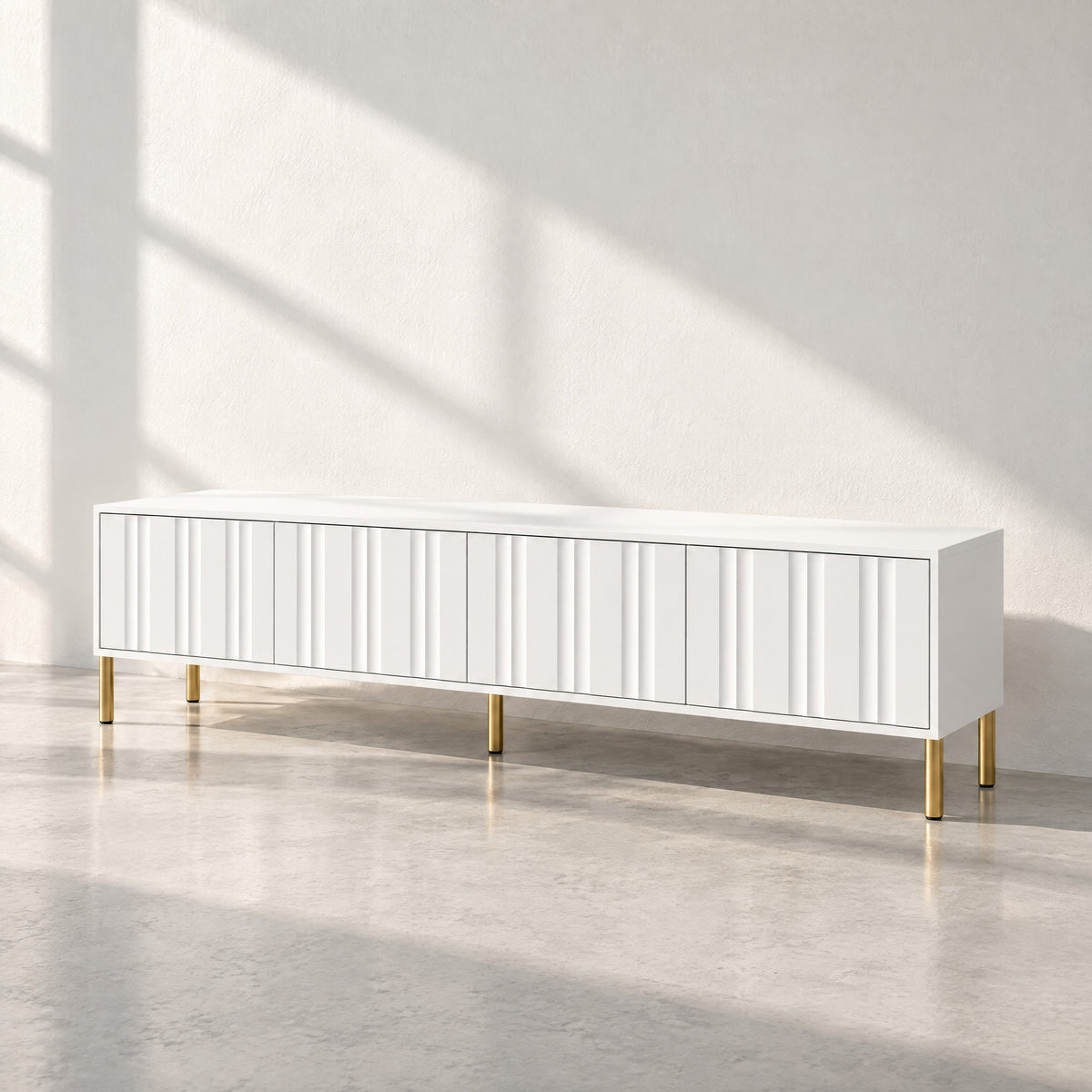 Meuble TV blanc façades ondulées pieds dorés 190 cm, au soleil