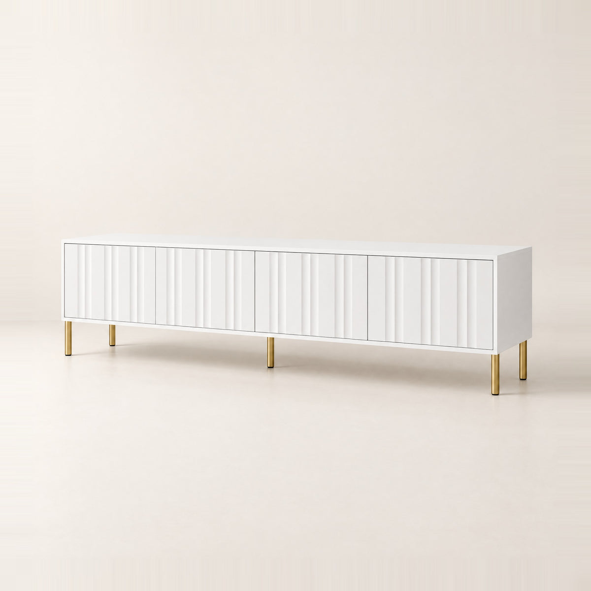 Meuble TV blanc façades ondulées pieds dorés 190 cm, vue de trois quarts