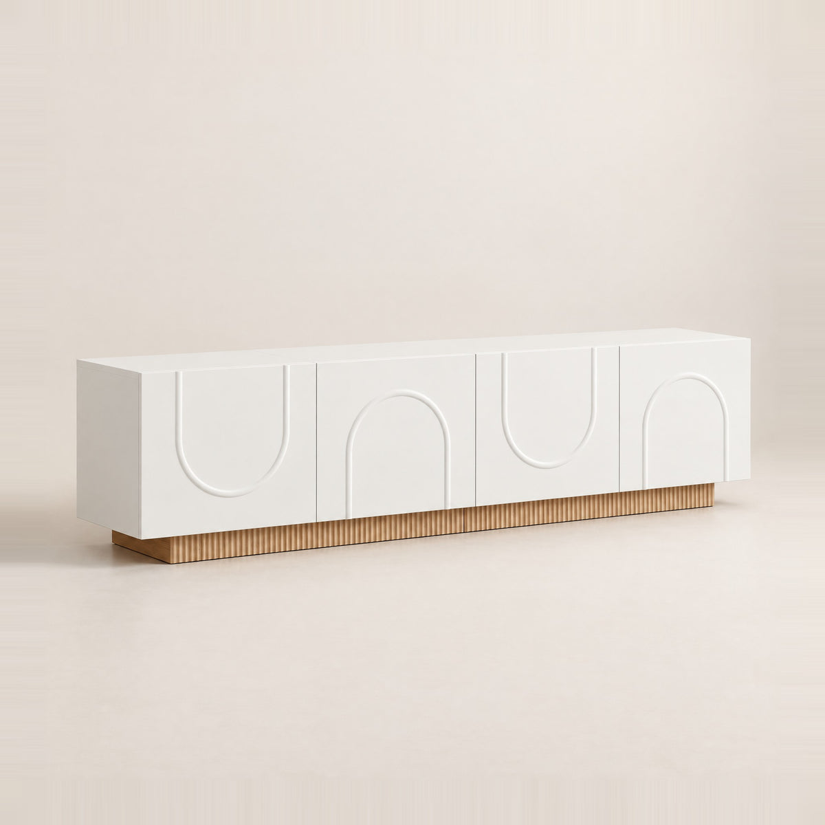 Meuble TV blanc portes en arche socle cannelé 170 cm, vue de trois quarts