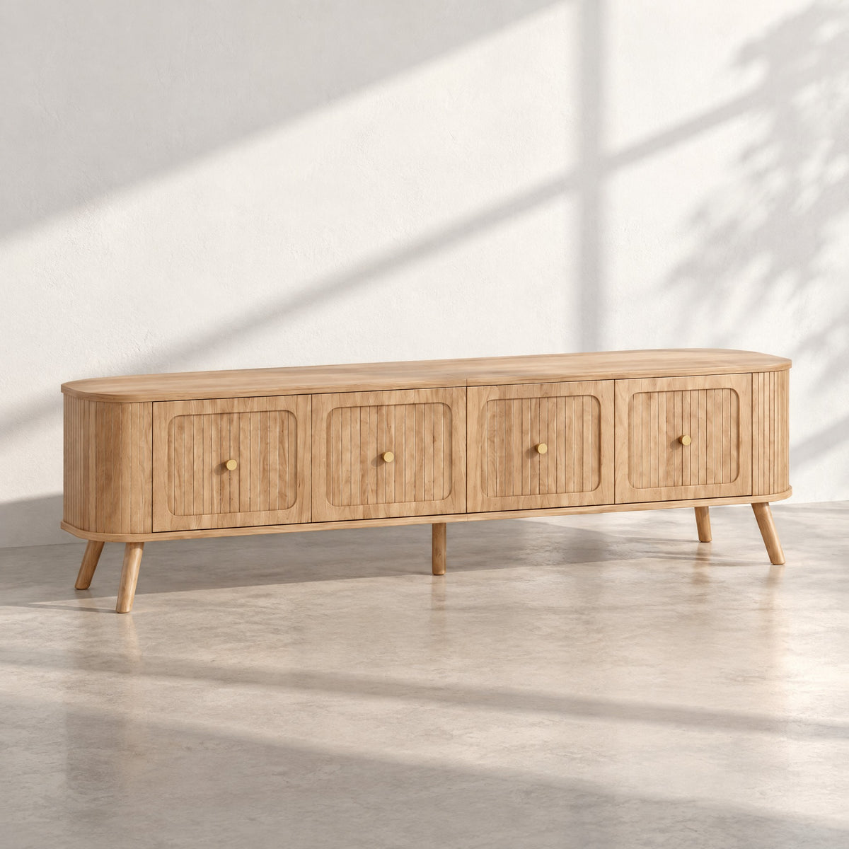 Meuble TV chêne cannelé 4 portes pieds bois 180 cm, au soleil