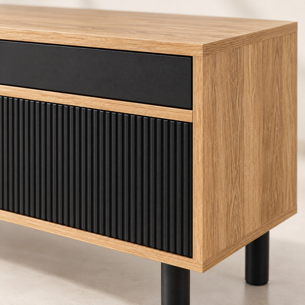 Meuble TV chêne et noir cannelé 170 cm, détail de la finition