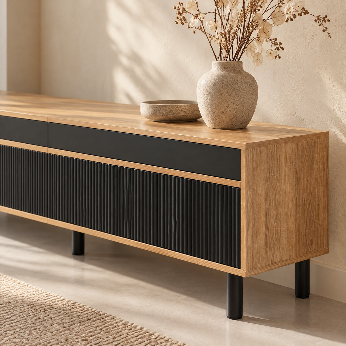 Meuble TV chêne et noir cannelé 170 cm, gros plan