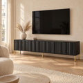 Meuble TV noir façades ondulées pieds dorés 190 cm, dans un salon