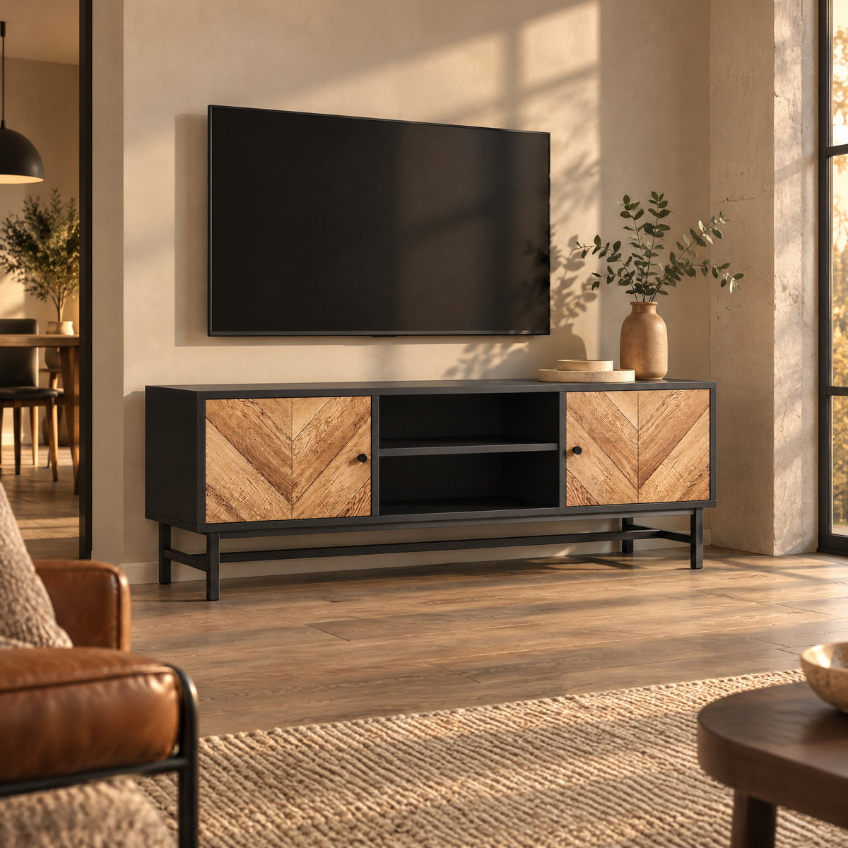 Meuble TV noir portes à chevrons 150 cm, dans un salon