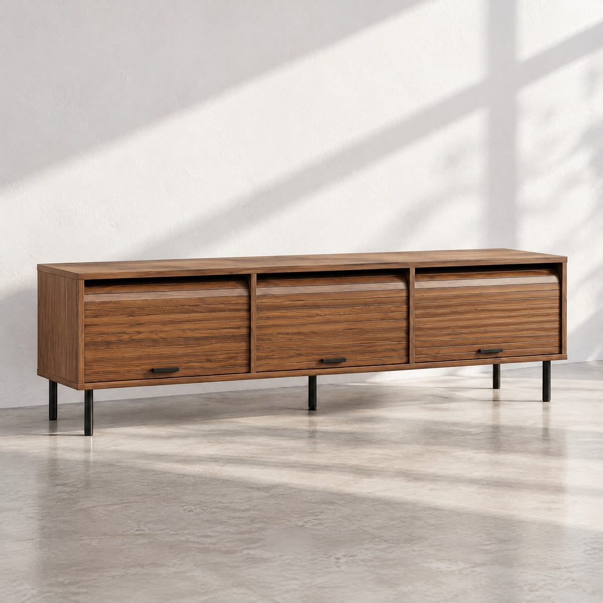 Meuble TV noyer à portes à lamelles 180 cm, au soleil