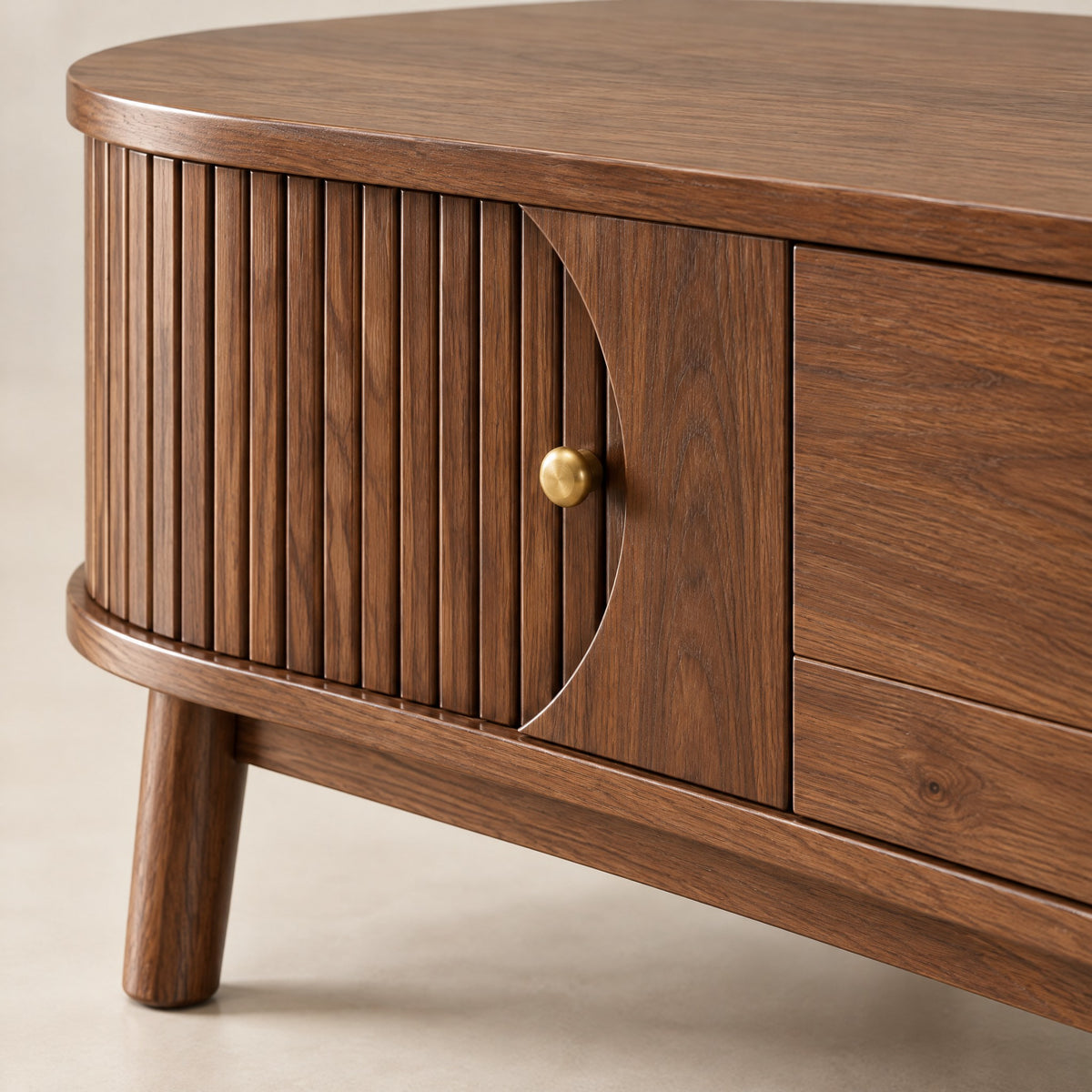 Meuble TV noyer arrondi cannelé 170 cm, détail de la finition