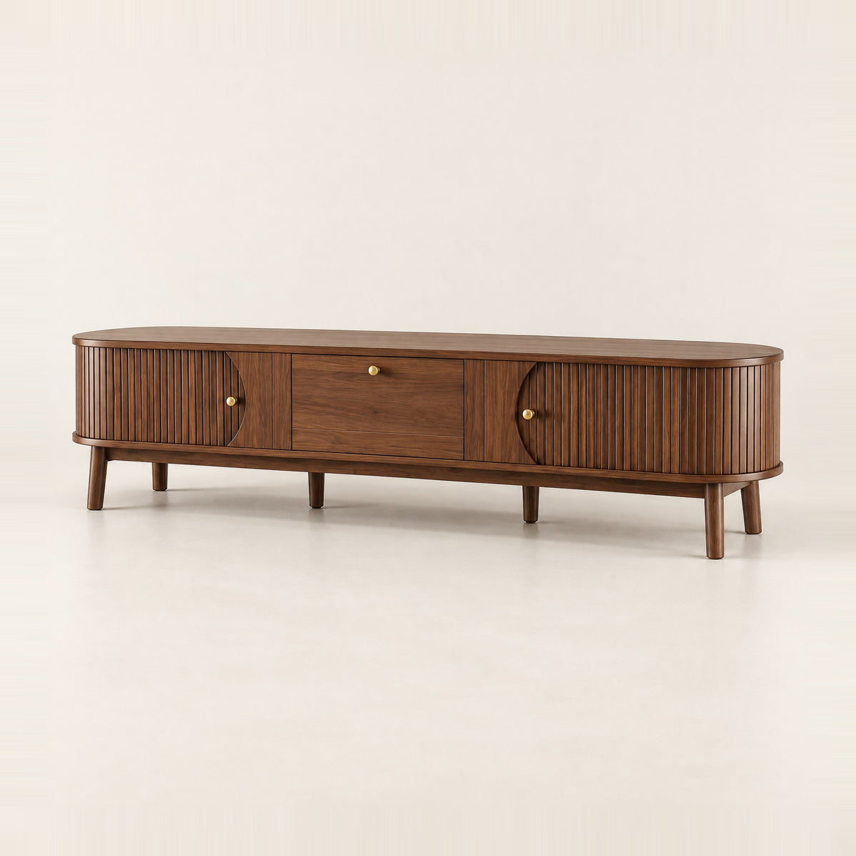 Meuble TV noyer arrondi cannelé 170 cm, vue de trois quarts