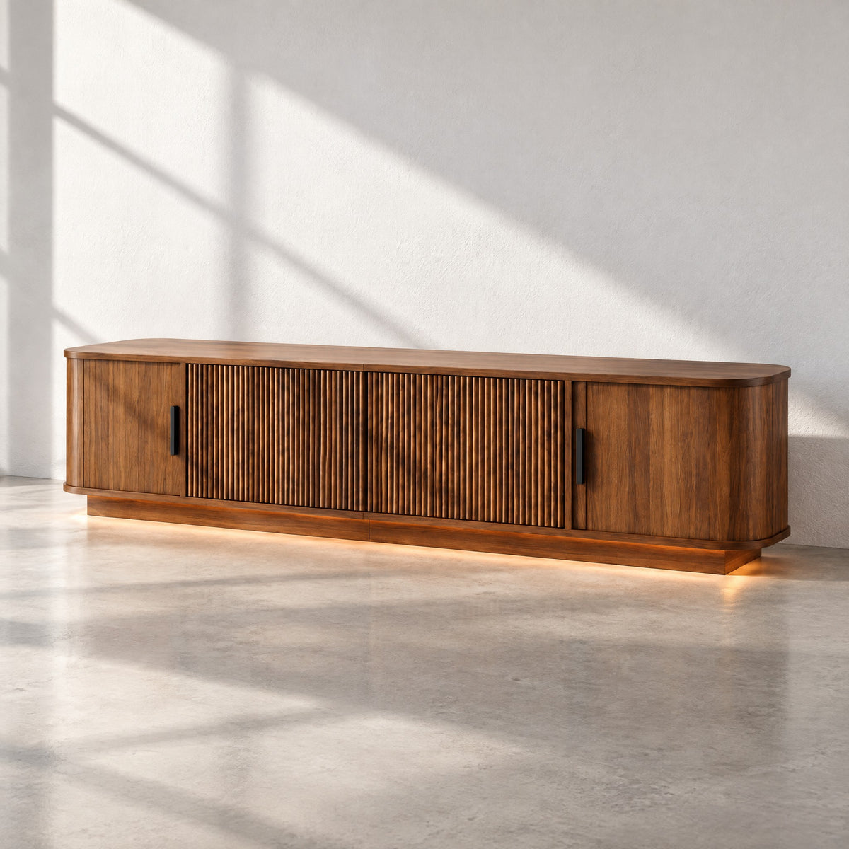 Meuble TV noyer portes coulissantes cannelées LED 180 cm, au soleil