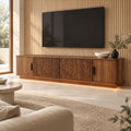 Meuble TV noyer portes coulissantes cannelées LED 180 cm, dans un salon