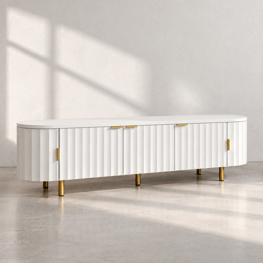 Meuble TV ovale blanc façade ondulée pieds dorés 170 cm, au soleil