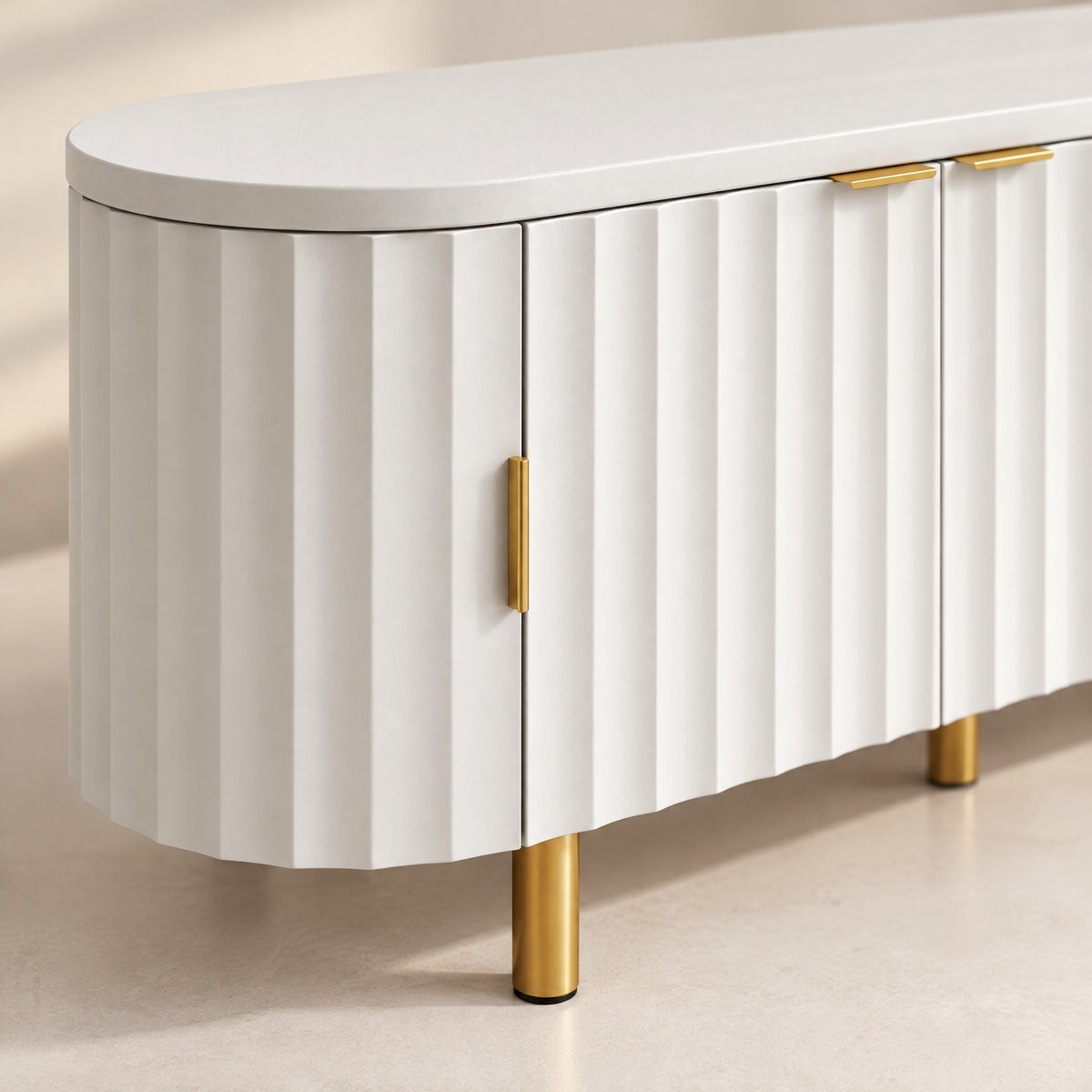Meuble TV ovale blanc façade ondulée pieds dorés 170 cm, détail de la finition