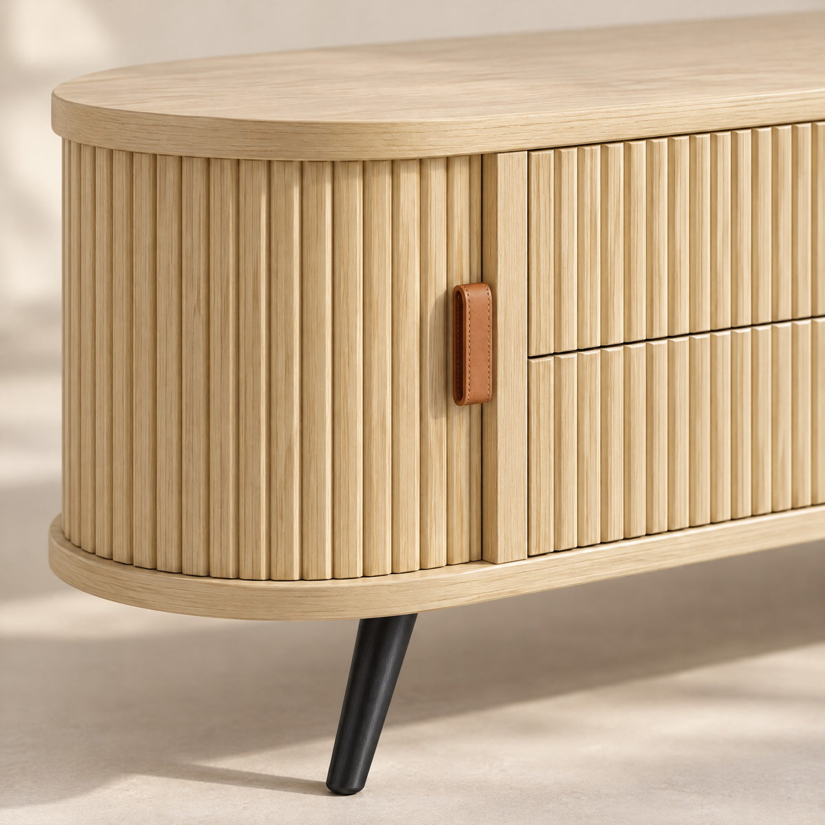 Meuble TV ovale bois clair cannelé 4 tiroirs 180 cm, détail de la finition