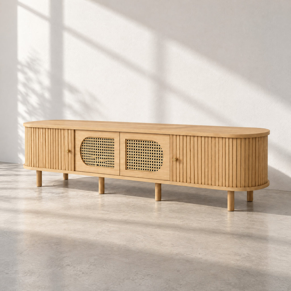 Meuble TV ovale chêne clair cannelé et cannage 180 cm, au soleil