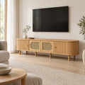 Meuble TV ovale chêne clair cannelé et cannage 180 cm, dans un salon