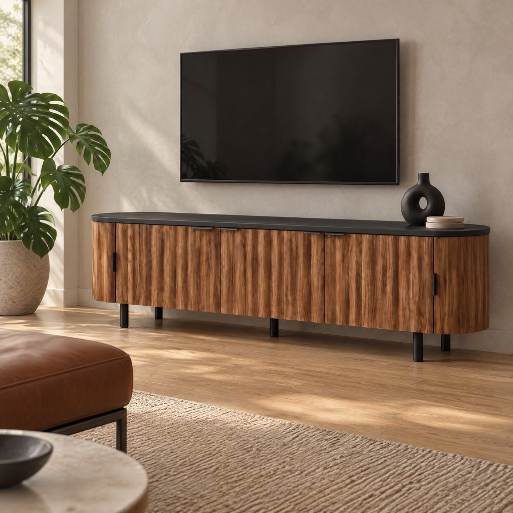 Meuble TV ovale noyer cannelé 170 cm, dans un salon