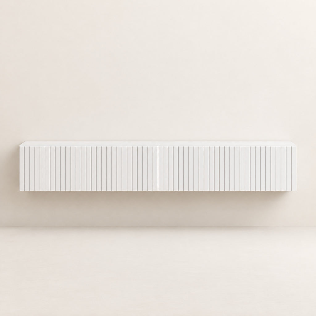 Meuble TV suspendu blanc cannelé à abattants, 140 cm, vue de face