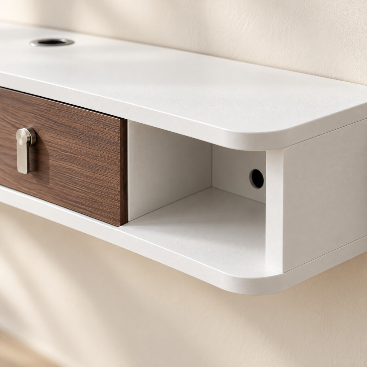 Meuble TV suspendu blanc et noyer 140 cm, détail de la finition