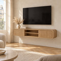 Meuble TV suspendu cannelé 160 cm, chêne naturel, dans un salon