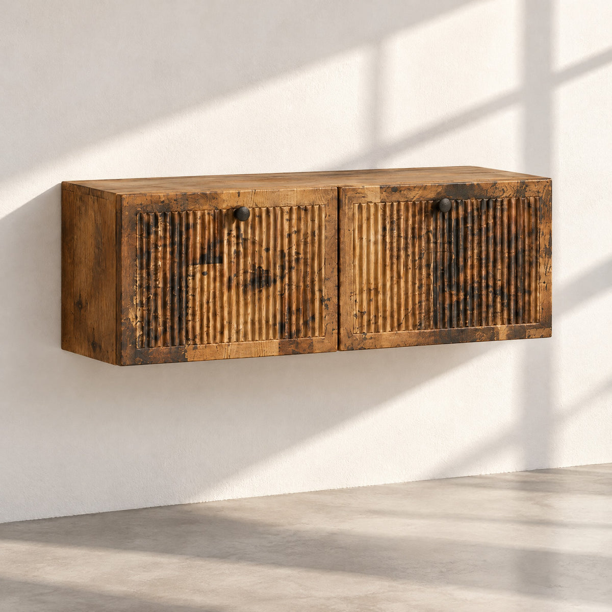 Meuble TV suspendu cannelé bois vieilli 98 cm, au soleil
